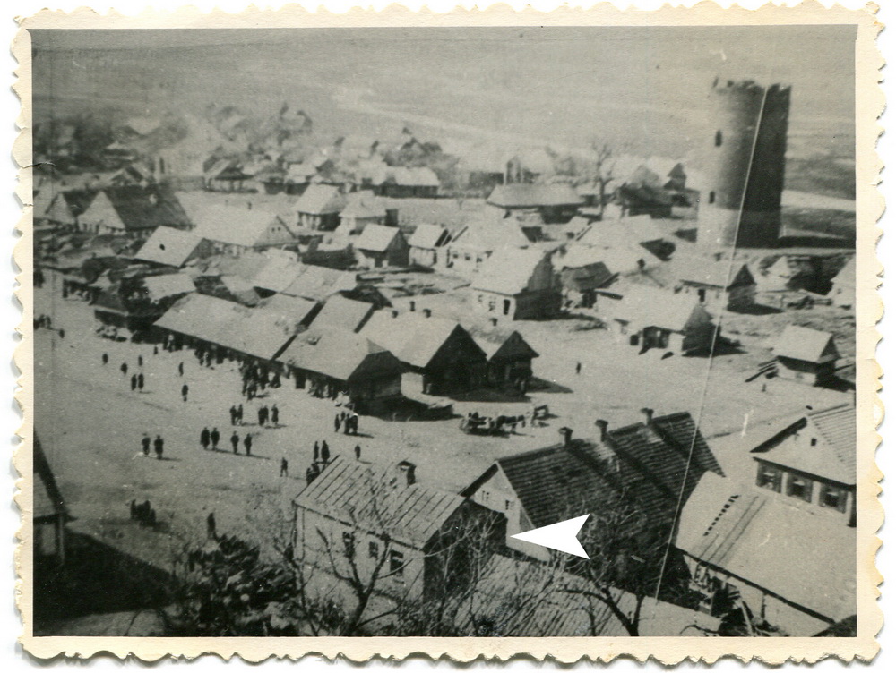 Дом паказаны стрэлкай, 1924 год. З архіва Кацярыны Янчук