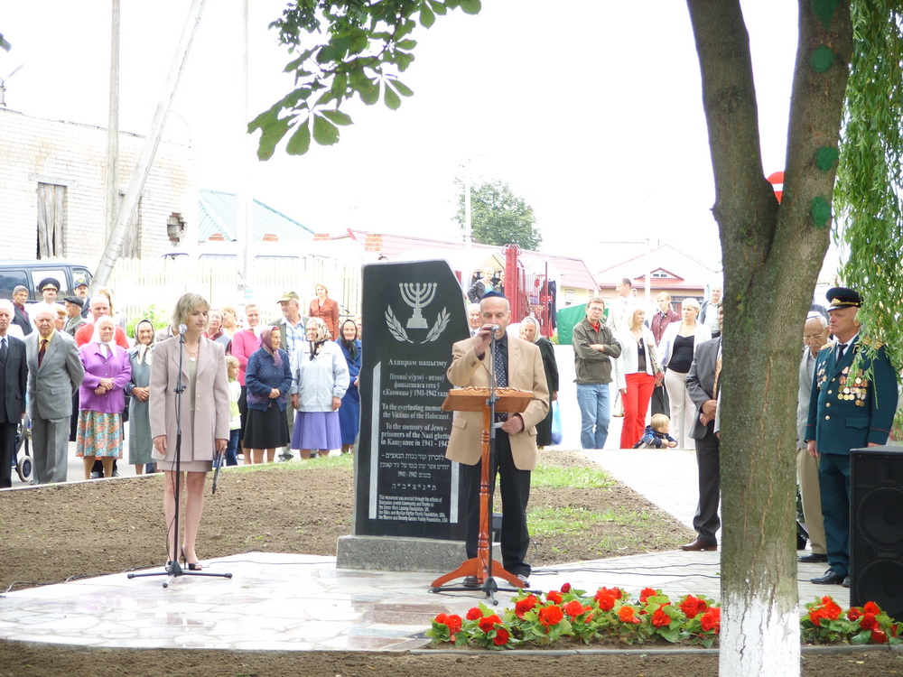 На открытии памятника жертвам Катастрофы в Каменце выступал архитектор Леонид Левин, один из авторов мемориального комплекса в Хатыни, 2009 год