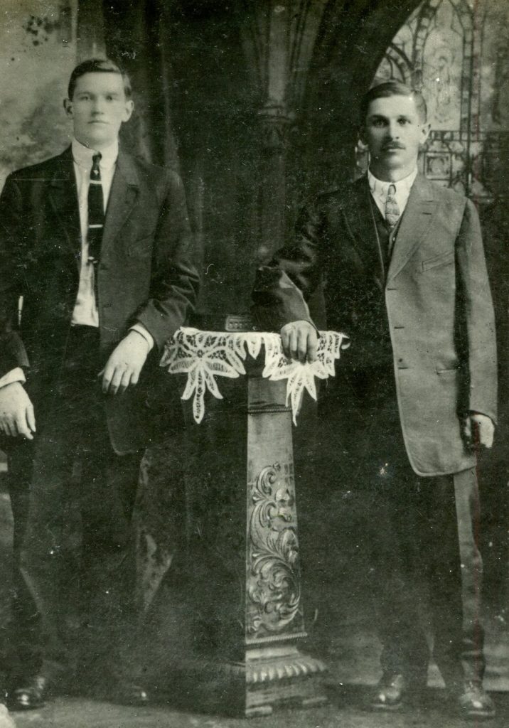 Андреюк Пётр Андреевич (на фото слева), 1913 год